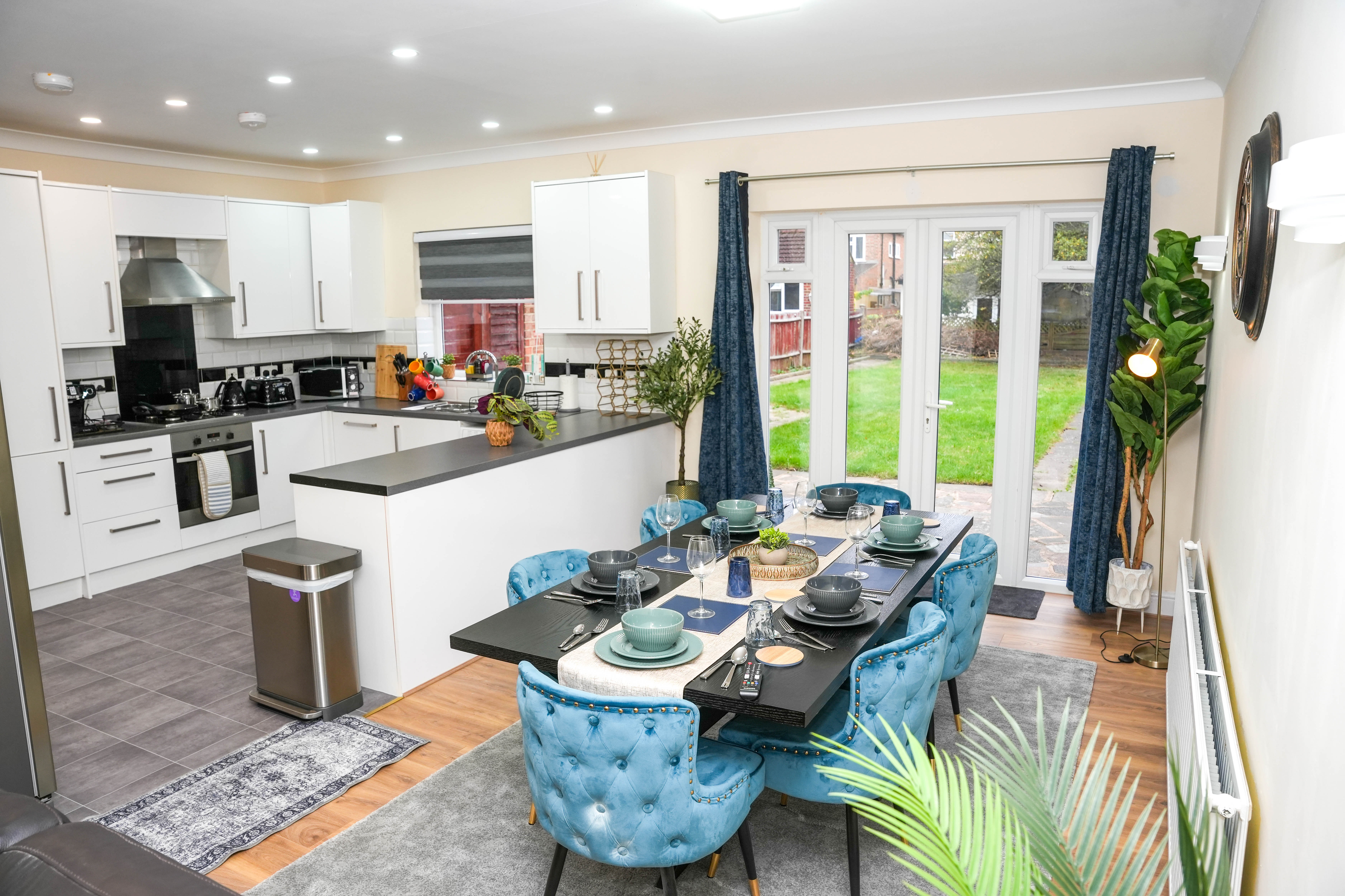 Open-plan kitchen and dining area at the Hounslow 4-Bedroom Home