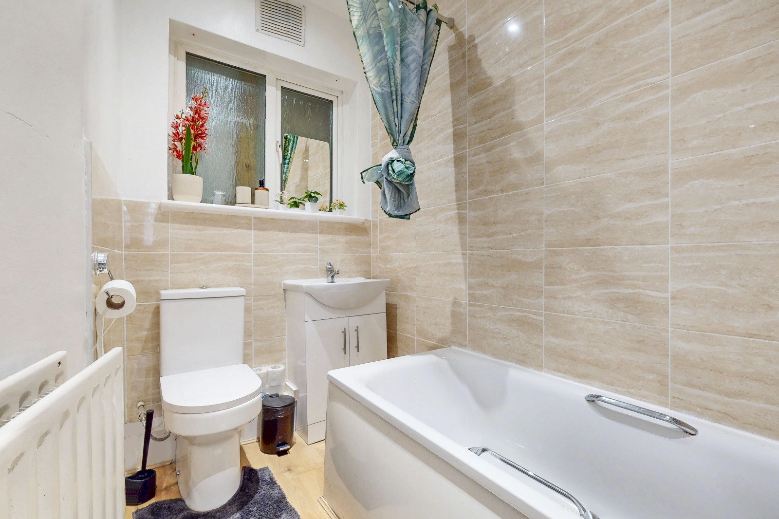 Bathroom at the Twickenham 2-Bedroom Apartment
